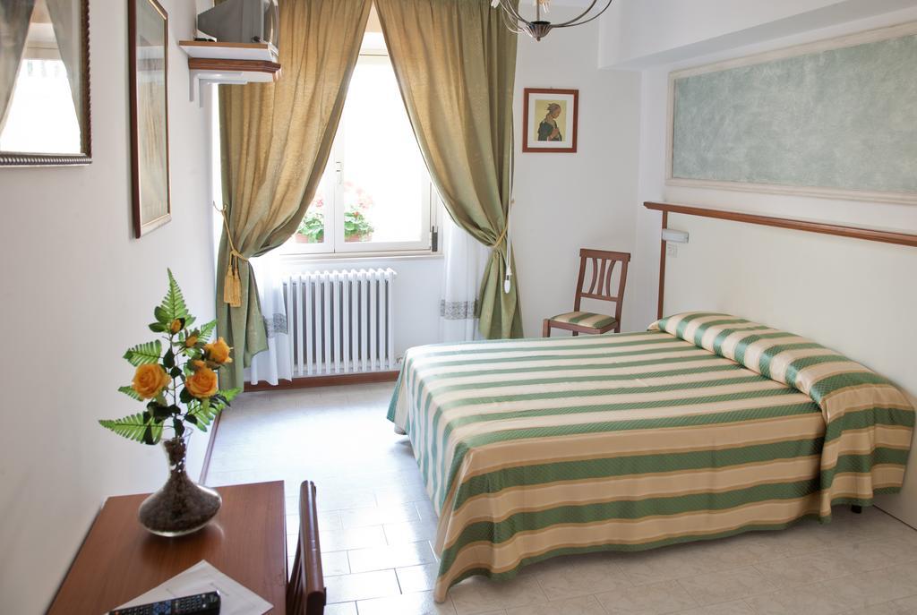 Hotel Vignola Asyż Zewnętrze zdjęcie