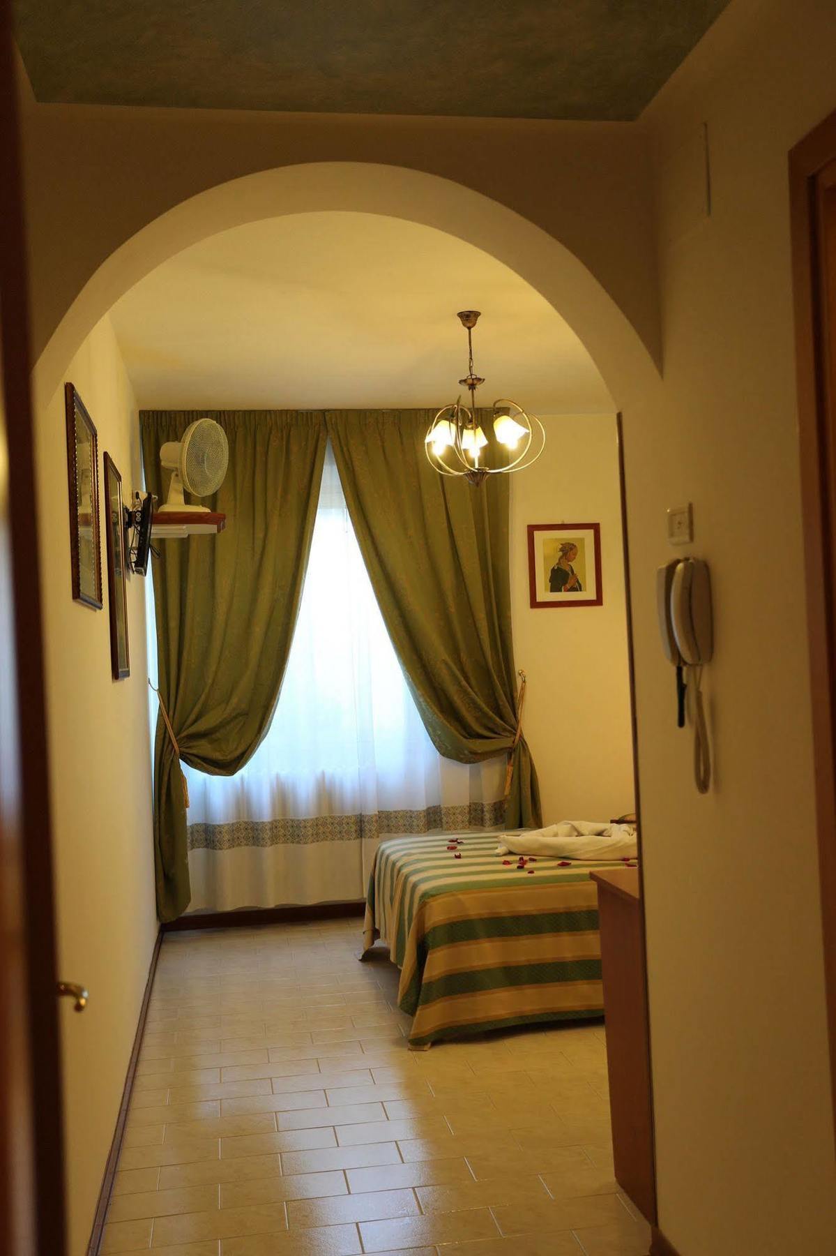 Hotel Vignola Asyż Zewnętrze zdjęcie