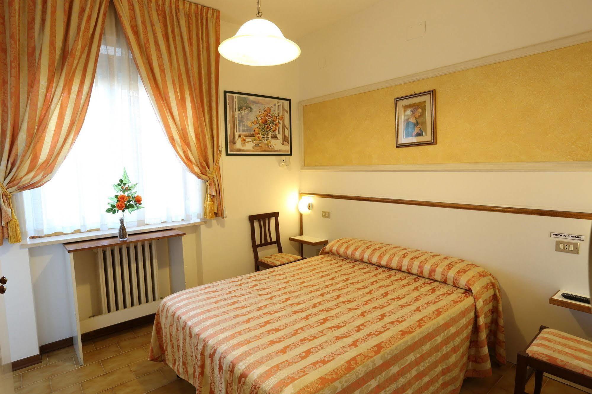 Hotel Vignola Asyż Zewnętrze zdjęcie