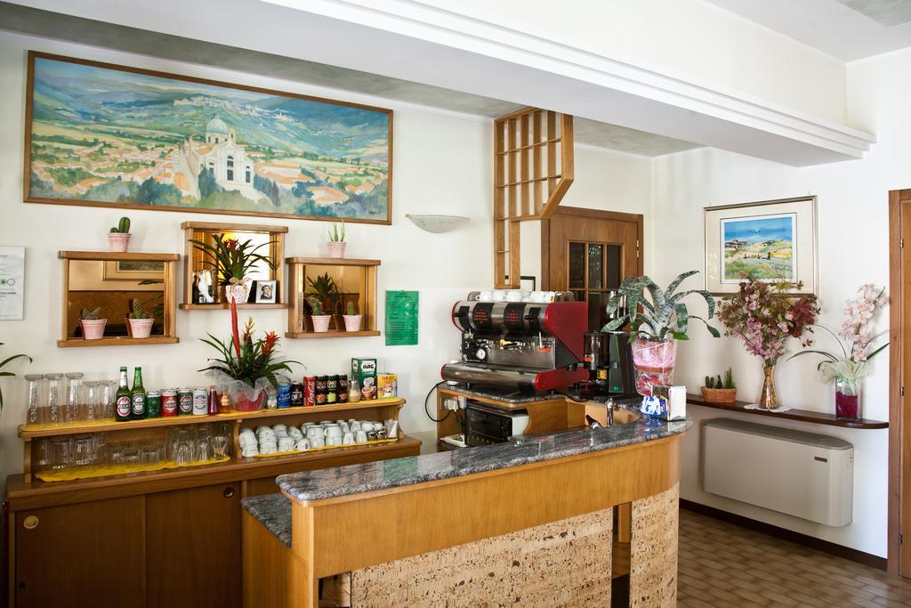 Hotel Vignola Asyż Zewnętrze zdjęcie